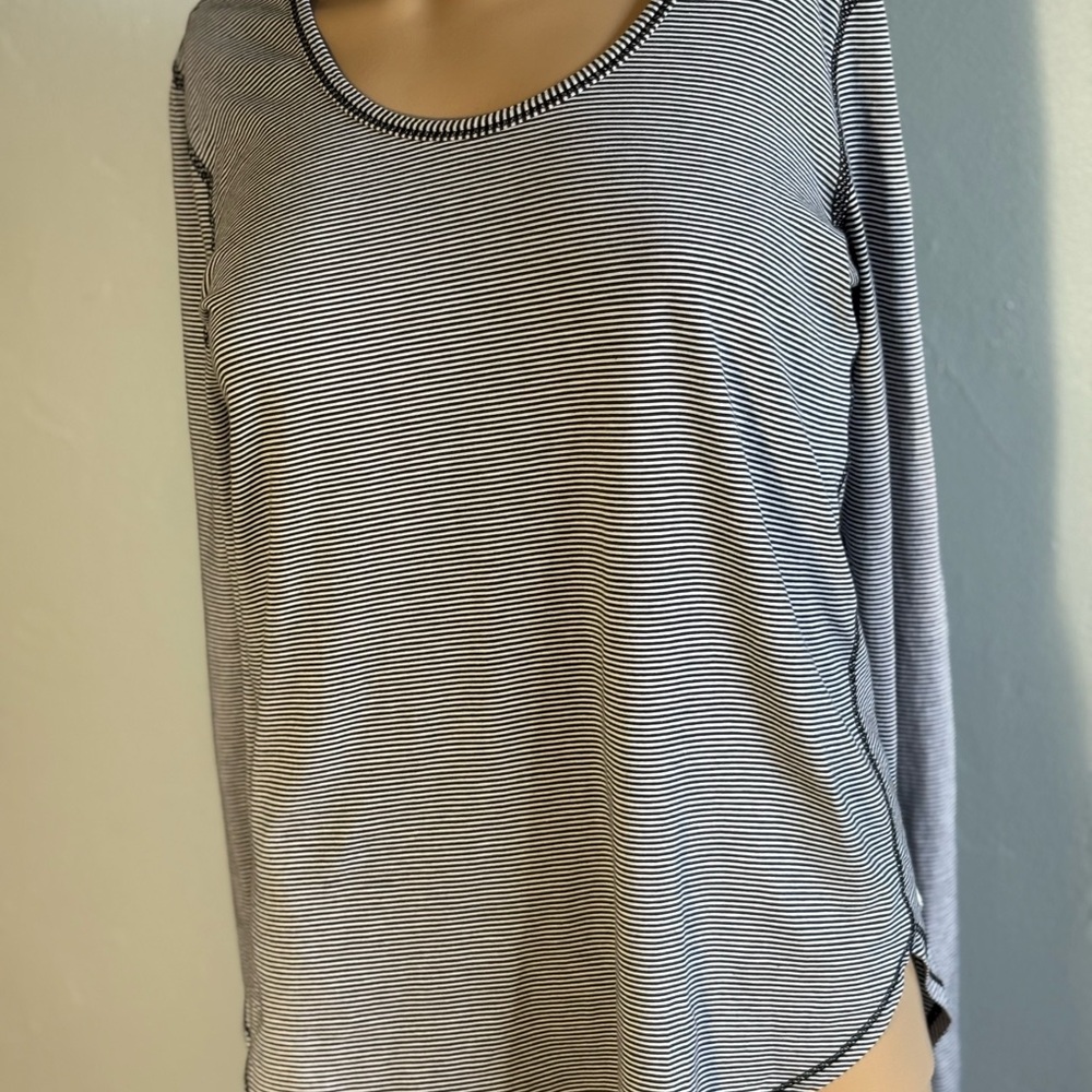 Lululemon Blue and White Stripped Long Sleeve T-Shirt Size 4